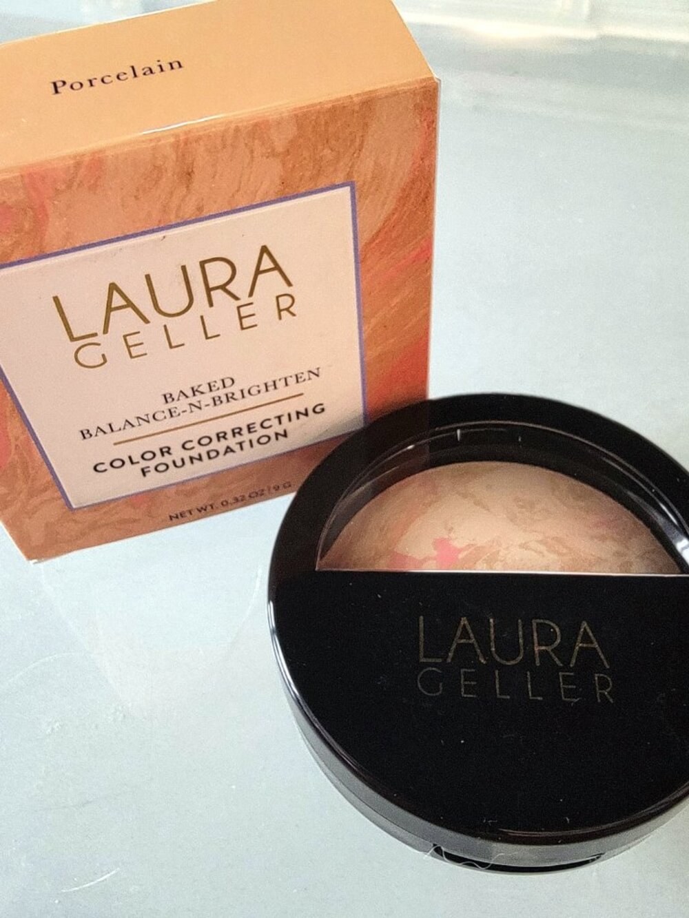 LAURA GELLER Balance and Brighten Color Correcting Powder Foundation Porcelain - Picture 7 of 9